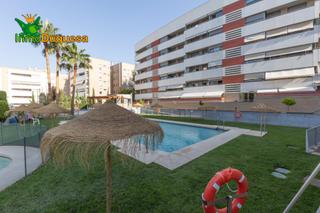 Appartement à Cerrillo de Maracena - Periodistas. Piso en urbanización con piscina comunitaria  trastero y parking