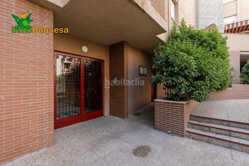 Foto 69eb4b0a-984d-4ec2-9110-818a397a6114. Piso  en urbanización con piscina en parque almunia en Granada