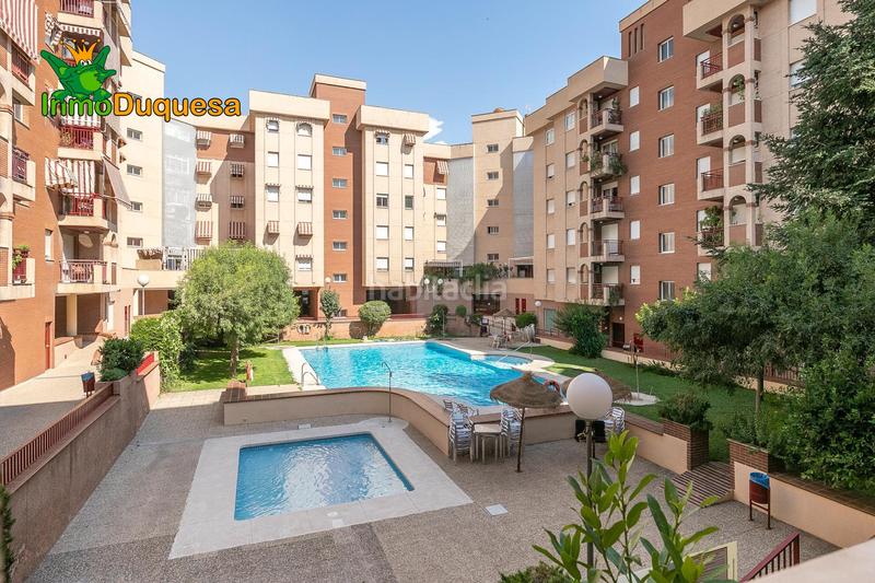 Foto a7e0c89b-a598-435c-88ea-1fa559b4b7ca. Piso  en urbanización con piscina en parque almunia en Granada