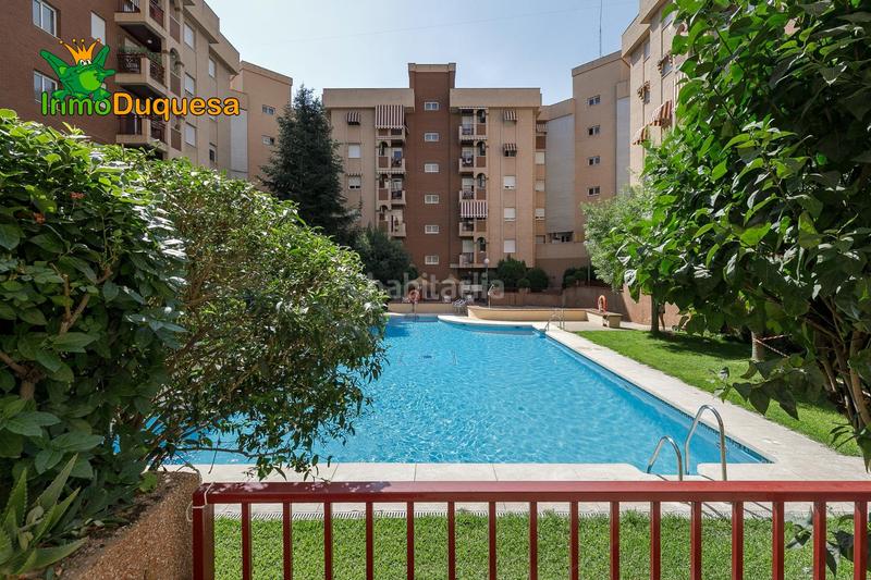 Foto adb7ad9a-d5d8-434f-907d-1b8295041145. Piso  en urbanización con piscina en parque almunia en Granada