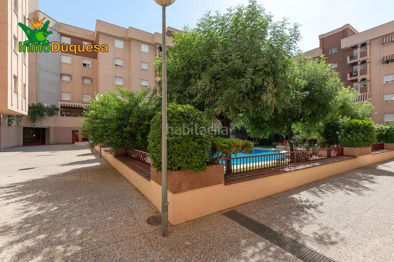 Foto b54033ce-578a-49bd-a1f8-6982842f1363. Piso  en urbanización con piscina en parque almunia en Granada