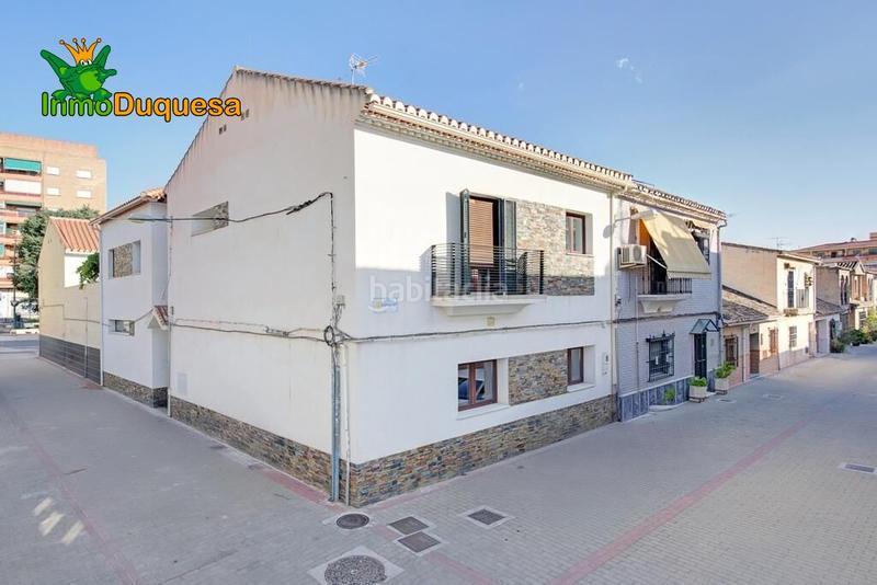 Foto 5771ce73-a57f-46a0-aefb-ab6ad8df90ae. Semi detached house with parking pool in Rosaleda - Juventud Granada