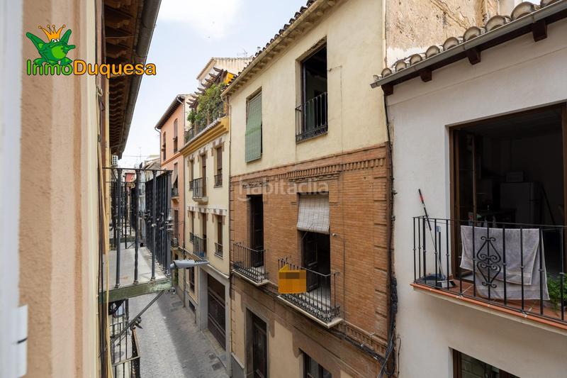 Foto b384c068-3d83-4580-b79a-5c01790db2a1. Casa adosada casa en pleno centro capital. con aparcamiento y patio. en Granada