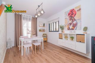 Casa adosada en Purchil. Gran casa en esquina en vegas del genil con mas de 250 m constru