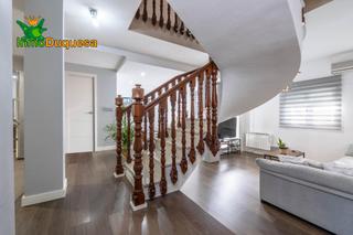 Maison jumelée à La Zubia Ciudad. Casa pareada en esquina en la zubia