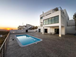 Chalet en Calle cenes de la vega 31. Chalet minimalista de diseño moderno en venta en la zubia.