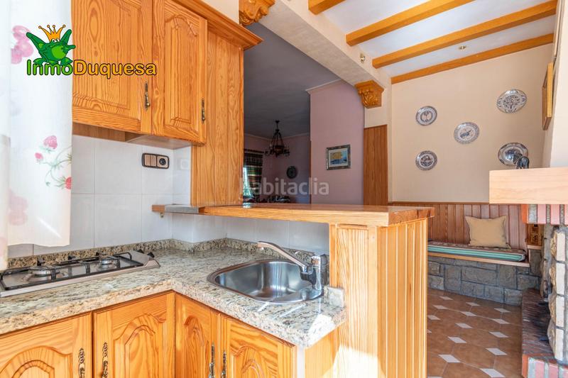 Foto f8b51788-9d77-40a7-96d5-b33624d2f63f. Casa aparellada amb aparcament a Jun