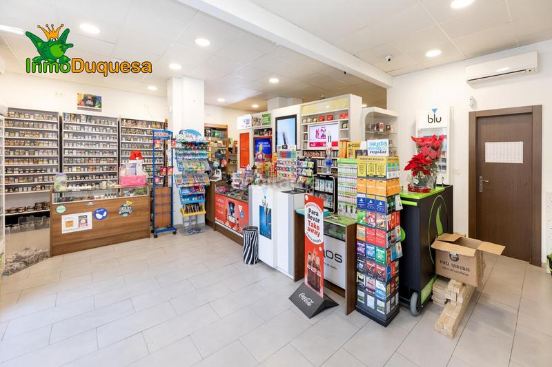 Foto 025e7683-cb1c-4a3b-a368-ea2f564483cf. Alquiler local comercial estanco en traspaso capital. en Granada