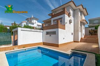 Chalet à Otura. Casa con 5 dormitorios en otura. con piscina.