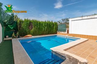 Xalet a Villa de Otura. Casa con 5 dormitorios en otura. con piscina privada