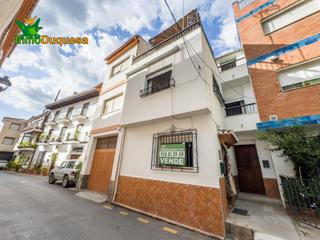 Reihenhaus in Calle del río 31. Amplia y luminosa casa en esquina en pinos genil.