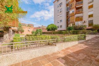 Appartement à Fígares. Piso de 4 dorm. en granada capital. con plaza de aparcamiento op