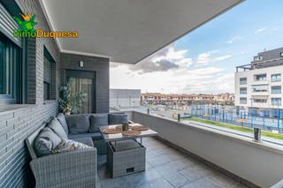 Pis a San Miguel. Piso de lujo con 3 dorm. pk  tr. junto al c.c. nevada