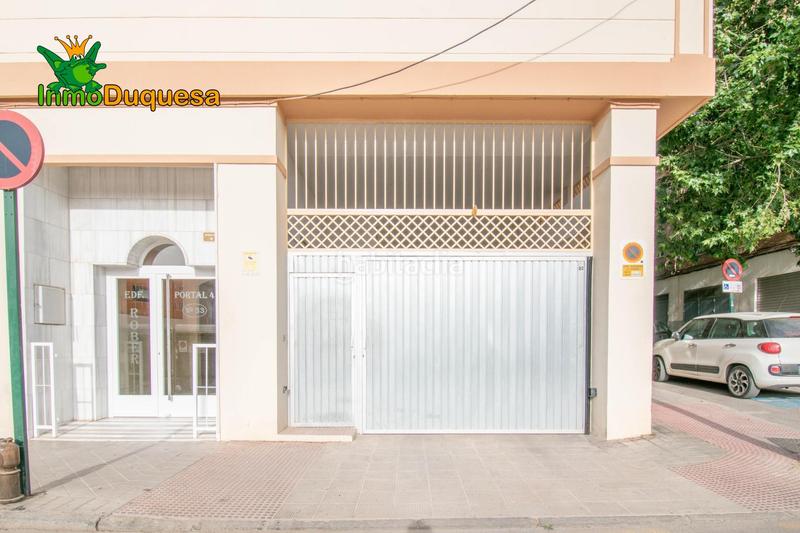 Foto de38ea9c-a444-48f4-9d56-e6f787977b4e. Car parking in Barrio de Zaidín Granada