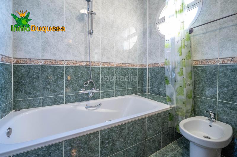 Foto 32ca3c52-7cf0-45c8-a8d6-5328827ea832. Casa adosada  en la salida de cullar vega. con 4 dormitorios. en Cúllar Vega