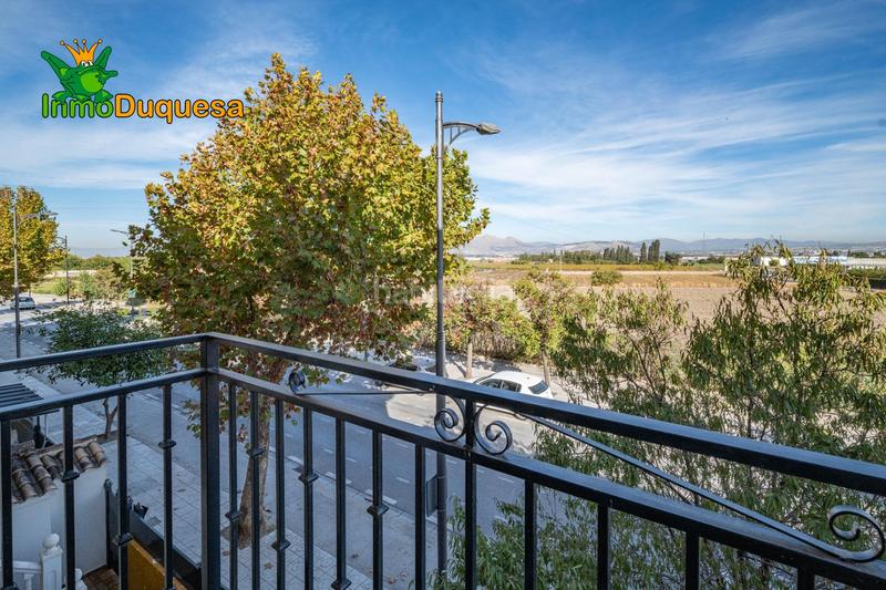 Foto c877debb-db90-4bb1-84e1-e90d4c90719c. Casa adosada  en la salida de cullar vega. con 4 dormitorios. en Cúllar Vega