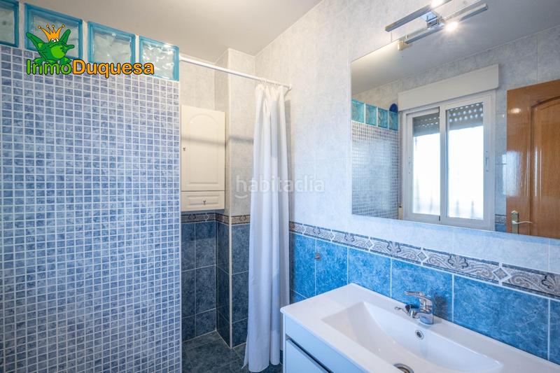 Foto d99f9ca6-eba6-452c-85b3-b54389e1f4ba. Casa adosada  en la salida de cullar vega. con 4 dormitorios. en Cúllar Vega