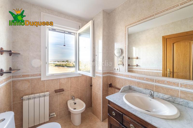 Foto e3f36835-71f7-40f3-bca5-04b6c09b888d. Casa adosada  en la salida de cullar vega. con 4 dormitorios. en Cúllar Vega