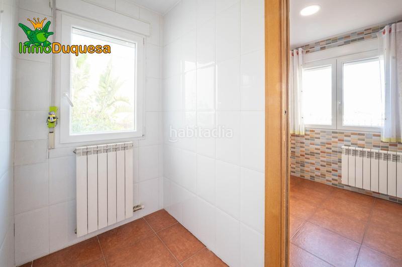 Foto e9a18799-650b-414c-b0d5-cc036b6e41f7. Casa adosada  en la salida de cullar vega. con 4 dormitorios. en Cúllar Vega