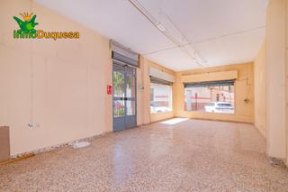 Local commercial à Dúrcal. Local en el centro de durcal en esquina a 3 calles.