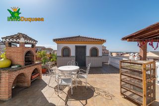 Casa adosada en Atarfe. Casa adosada en esquina con 4 dormitorios, piscina, garaje y esp