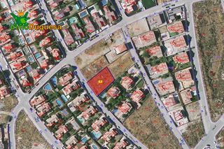 Terreno residenziale in Dílar. Solar urbano en urb. cañadas del parque con vistas a sierra neva