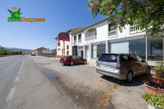 Chalet in Pinos Puente. Vivienda con restaurante en planta baja.