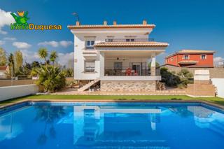 Chalet in Villa de Otura. Chalet con primeras calidades en otura.