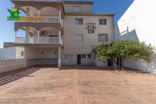 Chalet in Jun. Gran chalet en jun con 10 dormitorios son 2 casas