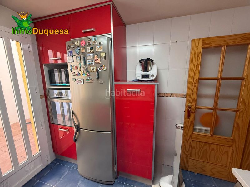 Foto f533b6d9-cf55-437b-9548-f212e7db9ac2. Casa adossada amb aparcament a Gójar