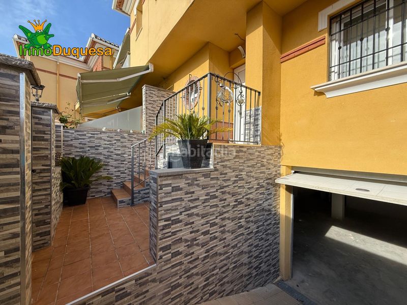 Foto ff81816c-bffb-4687-a700-03b10e66c080. Casa adossada amb aparcament a Gójar