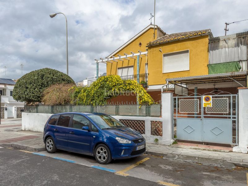 Foto 29cbab25-8845-4923-aba8-d08a3aca3fe4. Casa aparellada a calle andres segovia 33 a Barrio de Zaidín Granada
