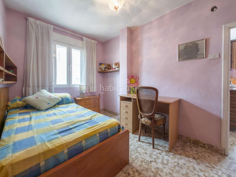 Foto 4b4e2f2f-4661-4b8e-aa2d-e60a3e4c3116. Casa aparellada a calle andres segovia 33 a Barrio de Zaidín Granada