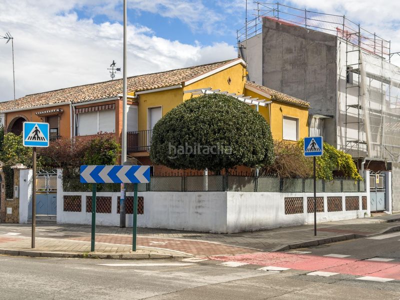Foto 7cb9b984-f9ee-4136-be7b-f5ec9339b03a. Casa aparellada a calle andres segovia 33 a Barrio de Zaidín Granada