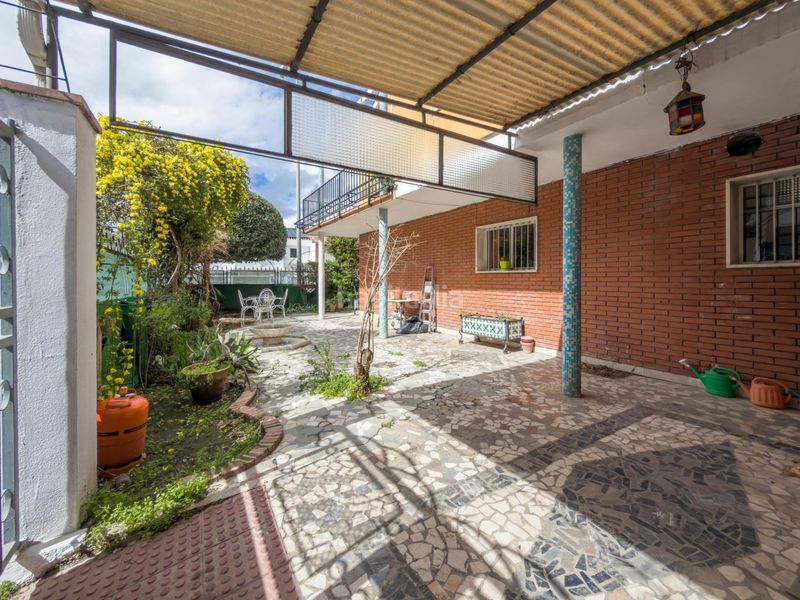Foto 933e5388-91a2-408c-8c3b-b6e85e6ce4d9. Casa aparellada a calle andres segovia 33 a Barrio de Zaidín Granada
