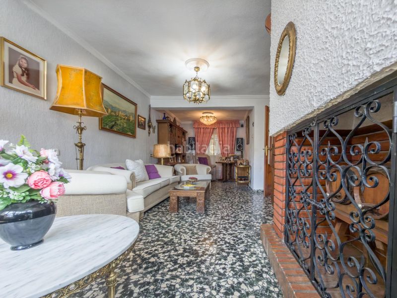 Foto a08b26ad-9d78-4956-9f22-b002e54500a2. Casa aparellada a calle andres segovia 33 a Barrio de Zaidín Granada