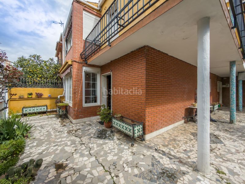 Foto a64c79c0-b73e-48f5-aa18-a8ac14ccab75. Casa aparellada a calle andres segovia 33 a Barrio de Zaidín Granada