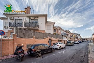Reihenhaus in Ogíjares. Casa en esquina a 2 calles con 3 dorm. con aerotérmia