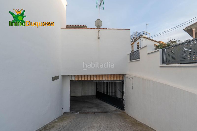 Foto f01bca5a-3d90-4ba8-88d8-3133bca98f4a. Casa adossada amb aparcament a Gójar