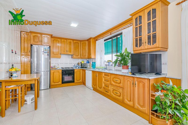 Foto 43eba68e-3f7a-4180-b6dd-5a51624d2f6e. Casa adossada amb aparcament a Atarfe