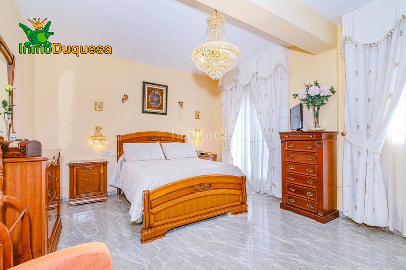 Foto ea1ed40a-6815-4fa6-be91-33d2a4bc43a3. Casa adossada amb aparcament a Atarfe