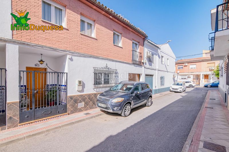 Foto f0b3edee-b580-4297-8e3c-d84db6afa854. Casa adossada amb aparcament a Atarfe