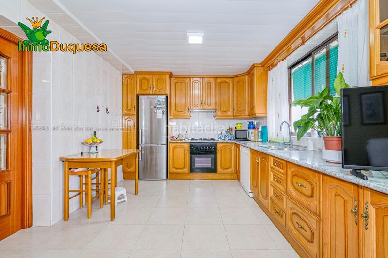 Foto fae4829f-f5a7-48f7-a9bd-91cdc72a8892. Casa adossada amb aparcament a Atarfe
