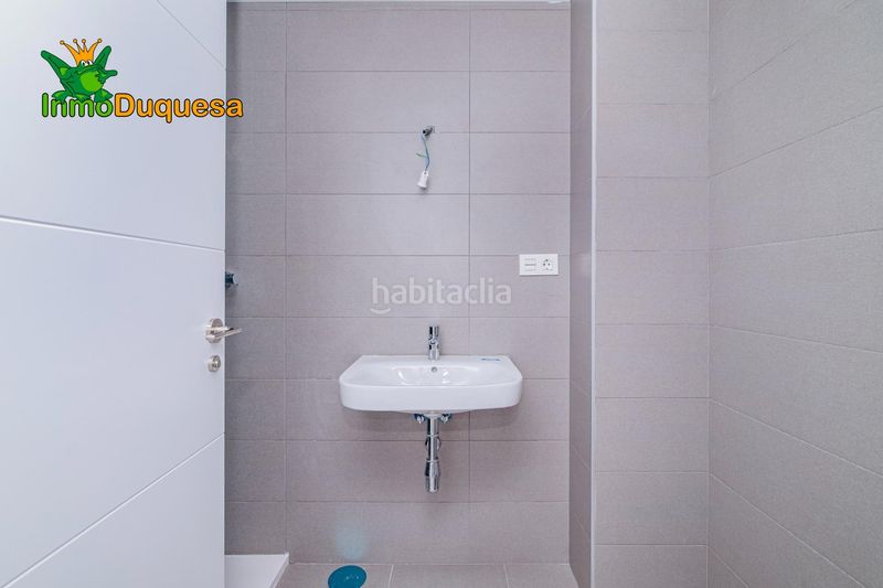 Foto 1f9dd1bd-f8bd-4d5b-88c6-6b2829e2fb7c. Pis amb aparcament piscina a Rosaleda - Juventud Granada
