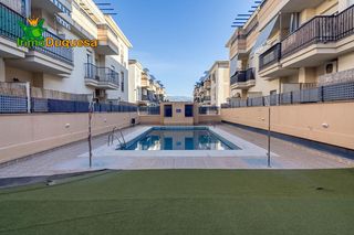 Appartement à Residencial Triana - Barrio Alto. Piso de 3 dorm. con 2 piscinas y aparcamiento.