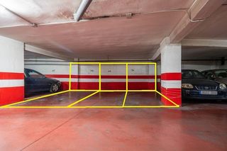 Aparcament cotxe a Camino de Ronda. 3 plazas de aparcamiento juntas en pedro antonio de alarcón.