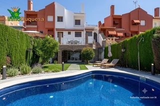 Reihenhaus in Camino de los Neveros - Serrallo. Casa adosada en la entrada de huetor vega. con piscina privada.