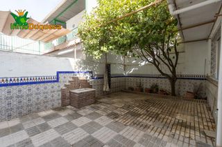 Casa adosada en Maracena. Casa de 2 plantas en el centro de maracena.