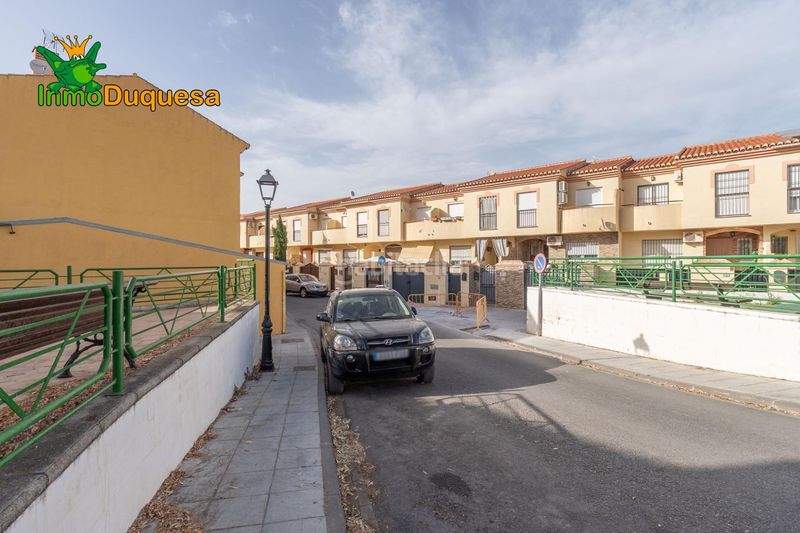 Foto ccb6775c-5148-45f6-9436-487e3c947893. Casa adossada amb aparcament piscina a Ogíjares