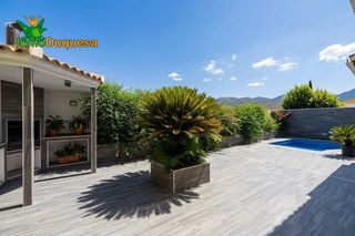 Chalet in Barrio de la Vega. Chalet independiente en barrio de monachil. en perfecto estado y
